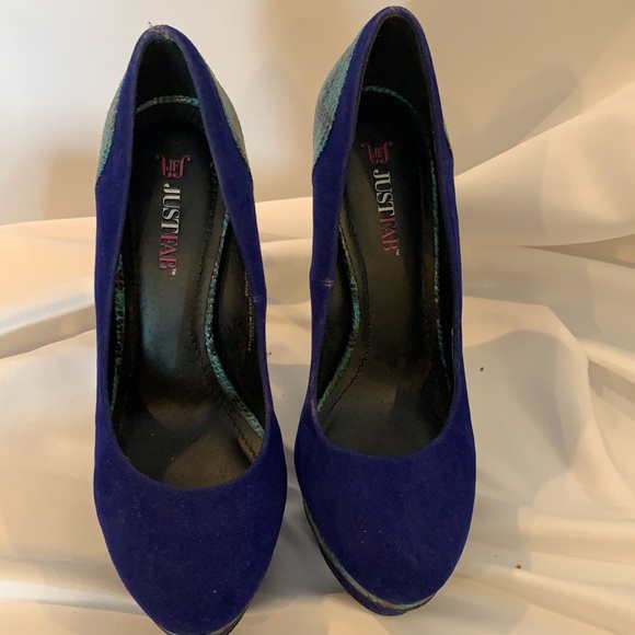 JustFab Anahi Blue Snake Print Platform Pumps - Picture 3 of 12